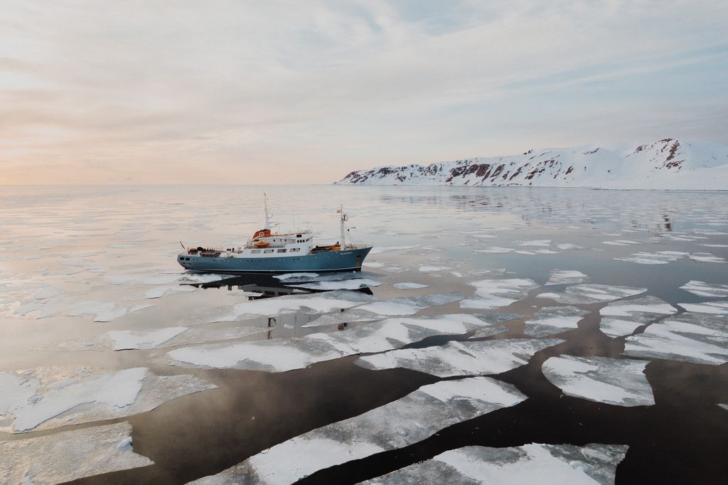 bateau polarfront glacier spitzberg printemps